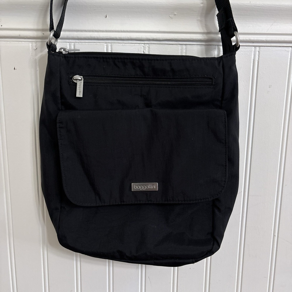 Baggallini Town Bag Purse Black Crossbody Travel Nylon Water Resist Pockets